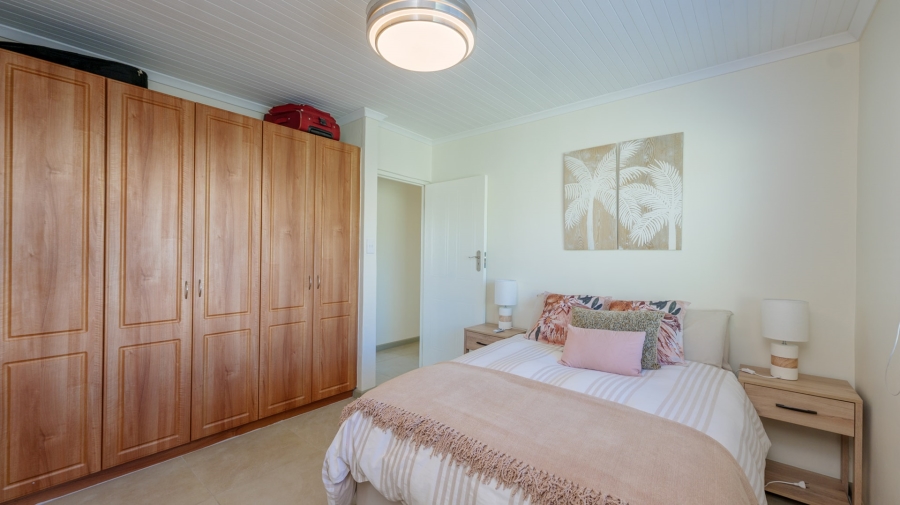 4 Bedroom Property for Sale in Struisbaai Western Cape